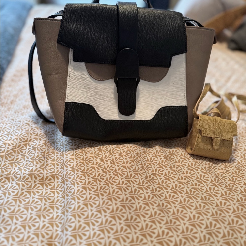 Stylish Black and White Women's Handbag - Picture 4 of 16